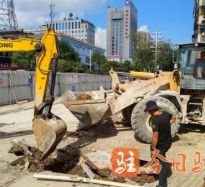 艹B网高温下的坚守｜道路建设者用汗水铺就畅通路